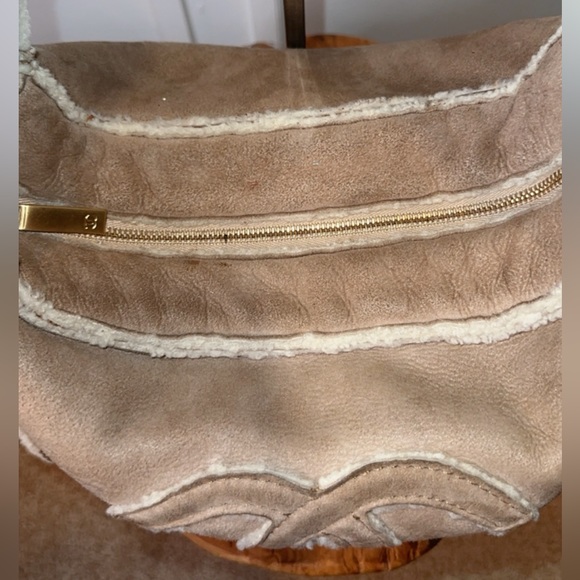 Shearling Chanel Bag - Picture 3 of 9